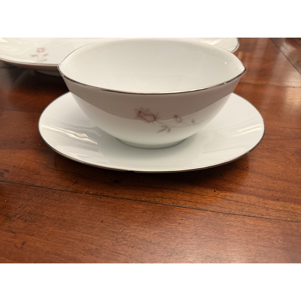 Gravy Boat with Attached Underplate (With‎ Disclosure)